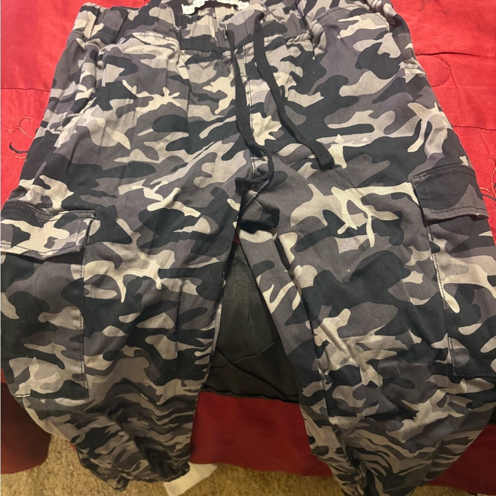 Women’s Camouflage Cargo Pants